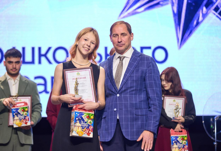 Волшебство «Рождественской звезды»: праздник вдохновения и талантов - Дом детского творчества | Кружки и секции для детей в Екатеринбурге | Куйбышева 111 | Большакова 15